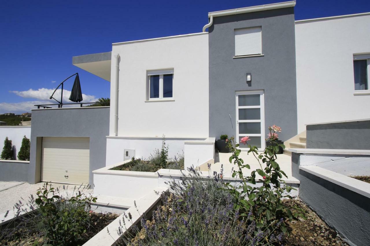 Domus * Podstrana